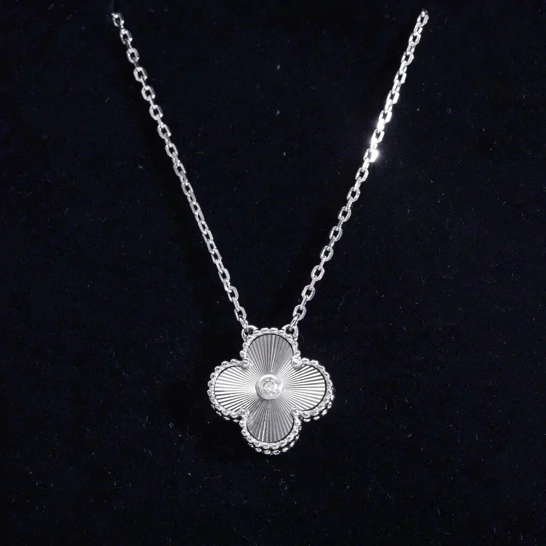 [Luxe Jewelry]CLOVER  15MM DIAMOND LASER NECKLACE SILVER