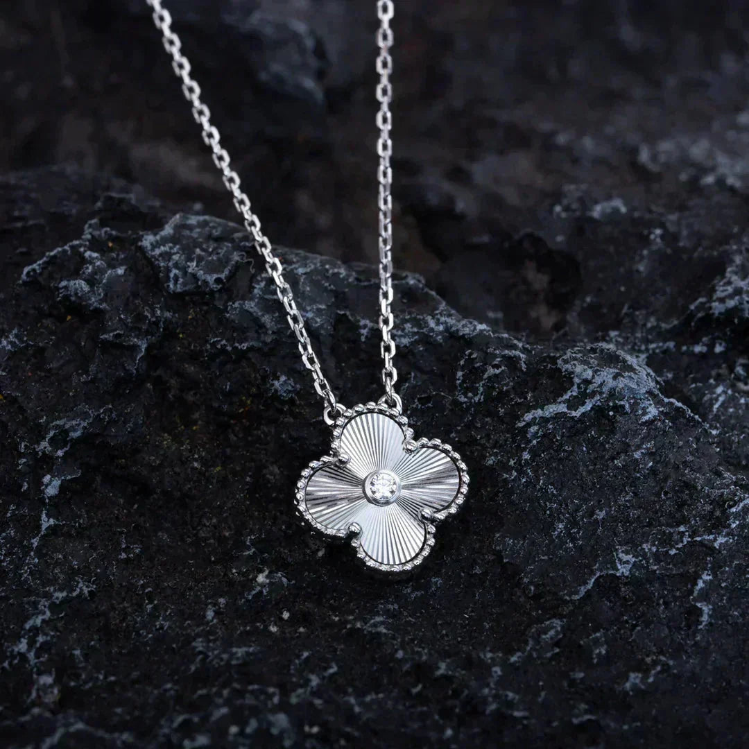 [Luxe Jewelry]CLOVER  15MM DIAMOND LASER NECKLACE SILVER