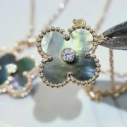 [Bijoux de luxe] Collier Clover 15 mm en diamants et nacre grise