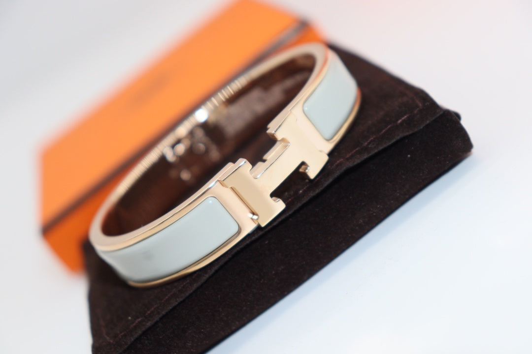 [Luxe Jewelry]H LIGHT BLUE BRACELET