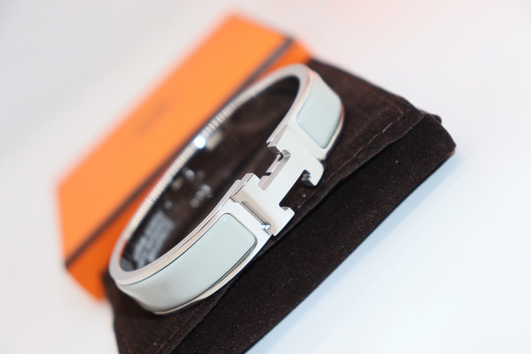 [Luxe Jewelry]H LIGHT BLUE BRACELET