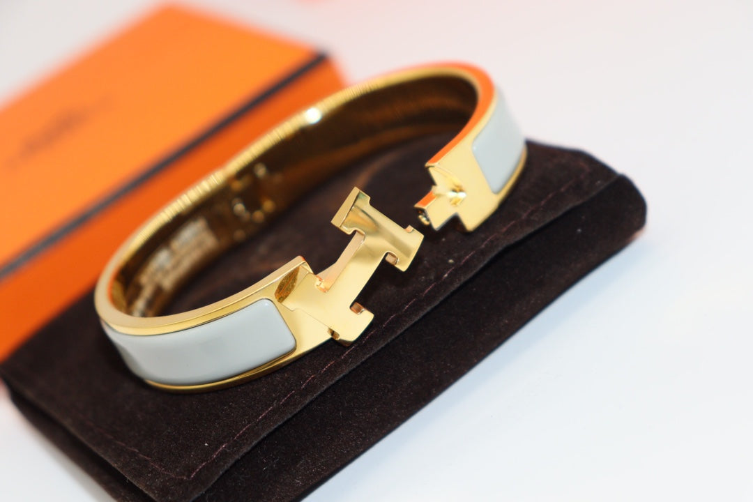 [Luxe Jewelry]H LIGHT BLUE BRACELET