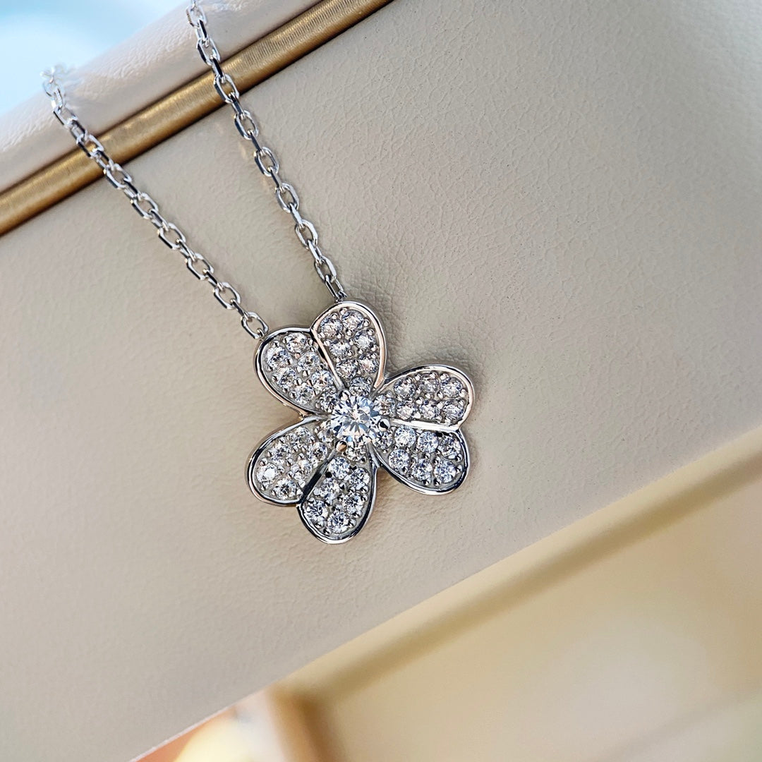[Luxe Jewelry]CLOVER DIAMOND NECKLACE SILVER