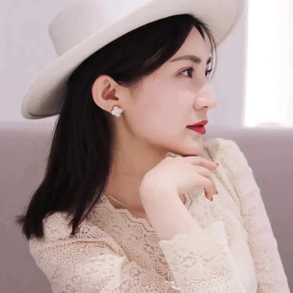 [Luxe Jewelry]CLOVER MEDIUM 1 MOTIFS  WHITE MOP STUD EARRINGS