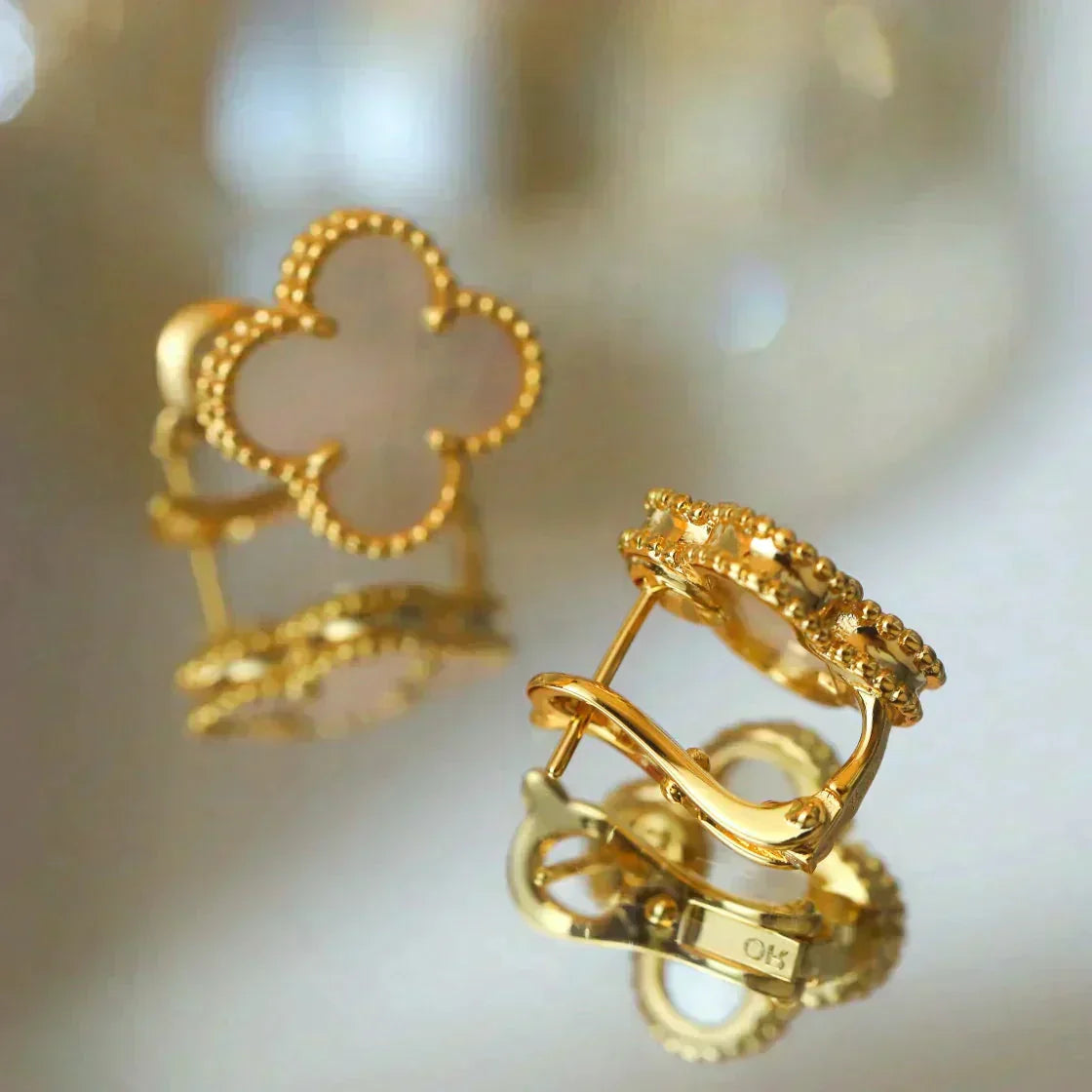 [Luxe Jewelry]CLOVER MEDIUM 1 MOTIFS  WHITE MOP STUD EARRINGS