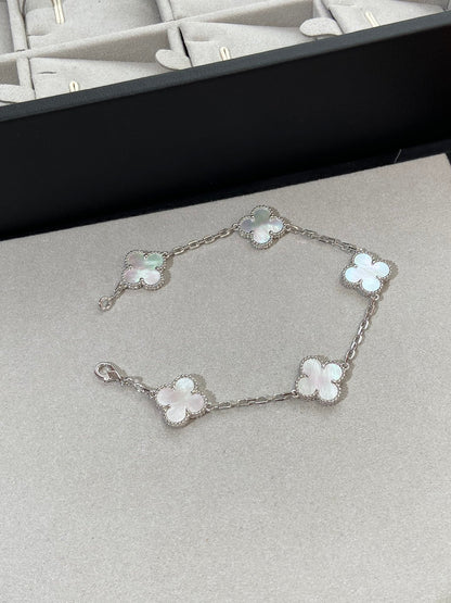 [Bijoux de luxe] Bracelet en nacre argentée à 5 motifs 