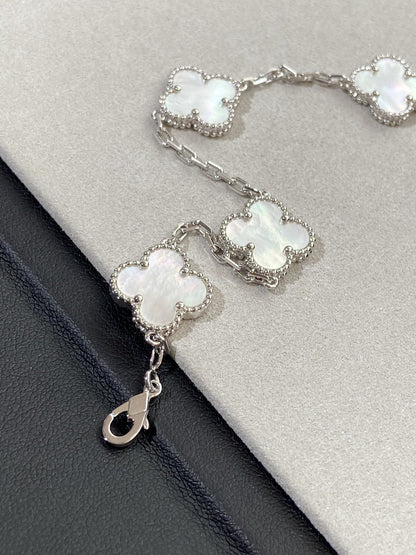 [Bijoux de luxe] Bracelet en nacre argentée à 5 motifs 