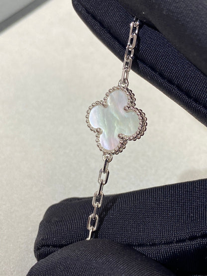 [Bijoux de luxe] Bracelet en nacre argentée à 5 motifs 