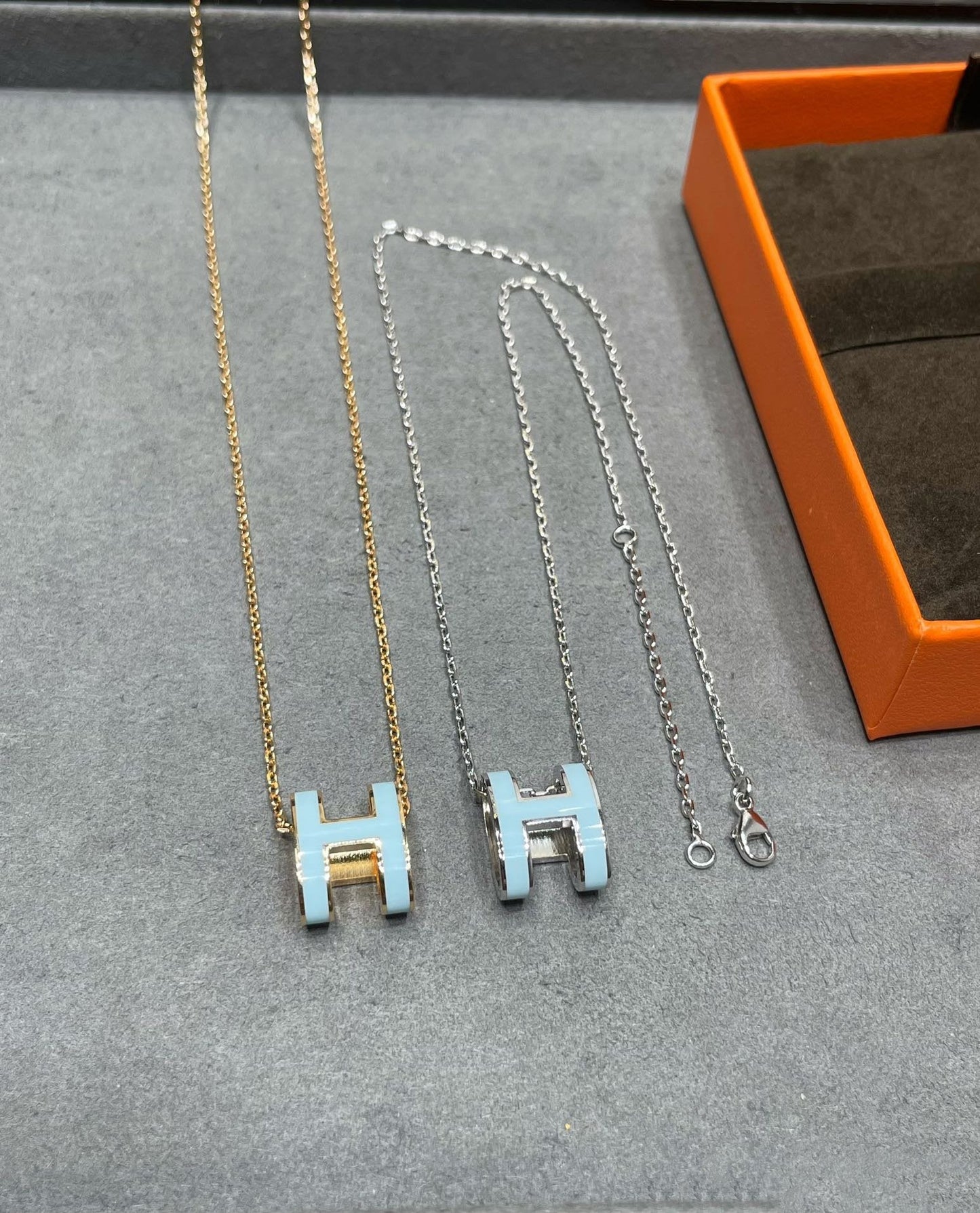[Bijoux de luxe]Collier POP H bleu ciel