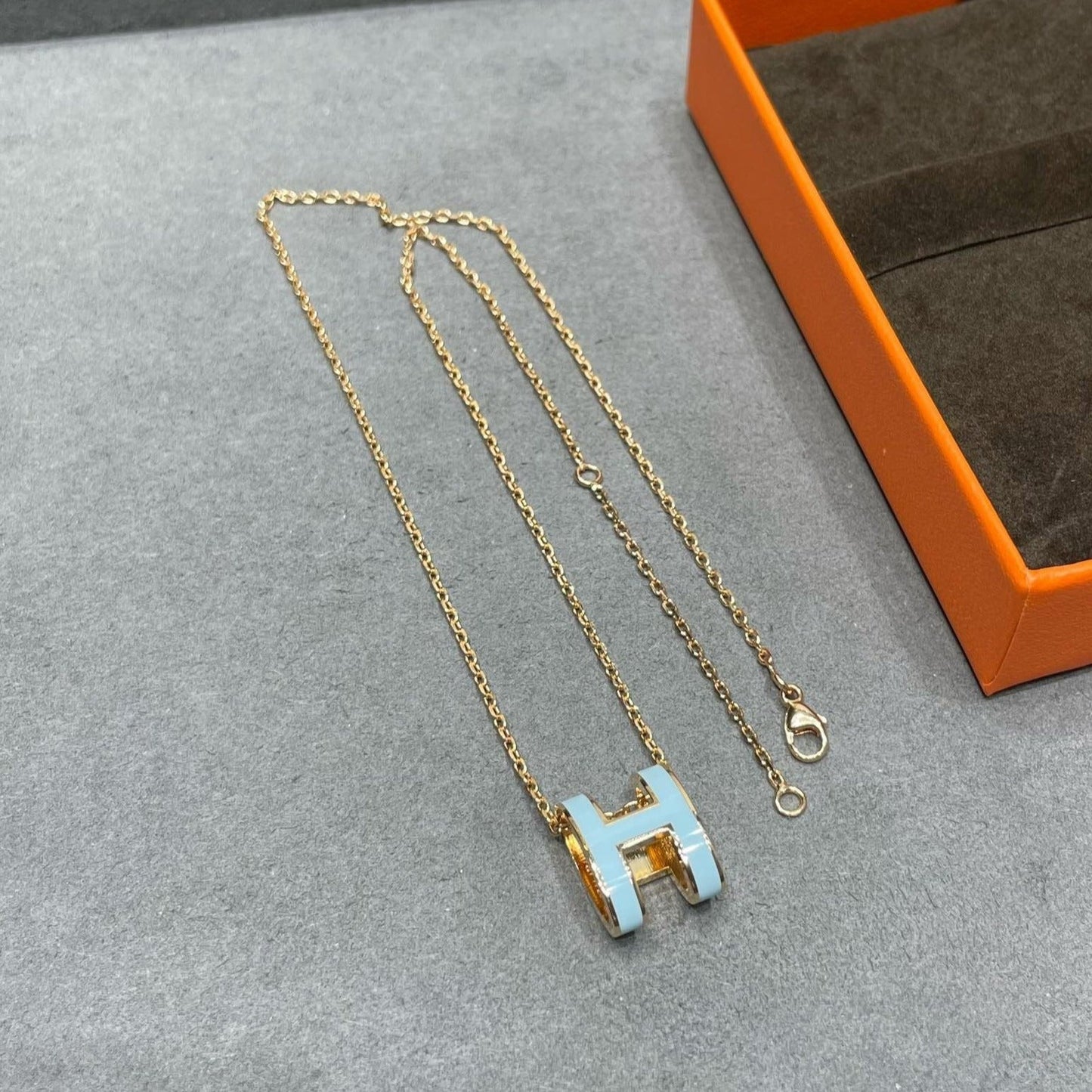 [Bijoux de luxe]Collier POP H bleu ciel