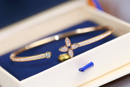 [Bijoux de luxe] Bracelet ouvert IDYLLE en or rose pavé de diamants