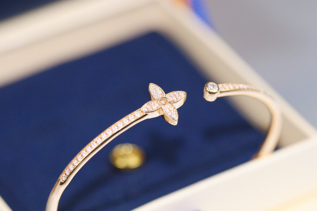 [Bijoux de luxe] Bracelet ouvert IDYLLE en or rose pavé de diamants