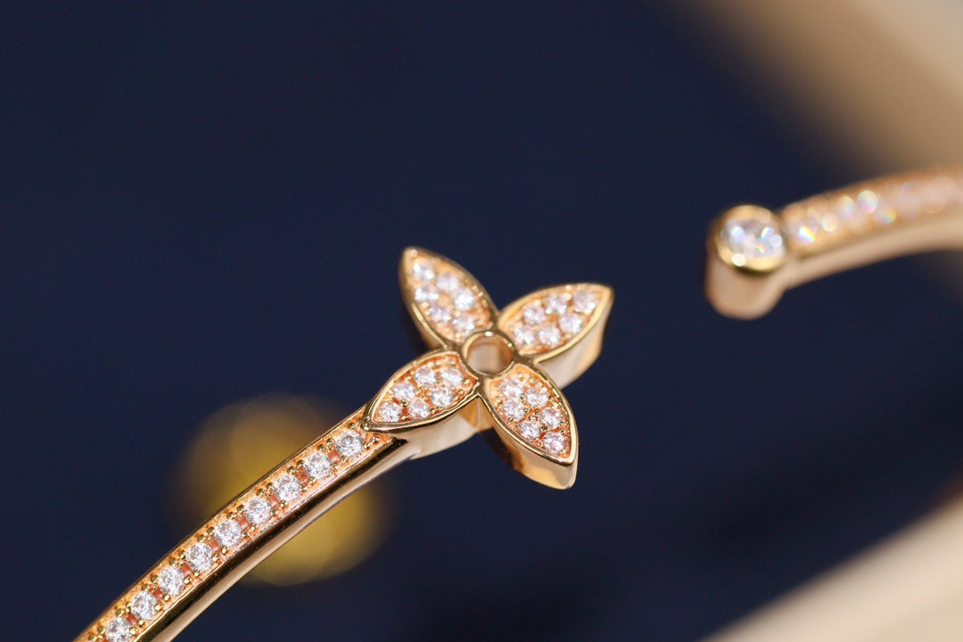[Bijoux de luxe] Bracelet ouvert IDYLLE en or rose pavé de diamants