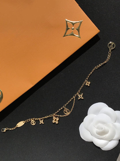 [Bijoux de luxe] Bracelet en nacre rose fleurie