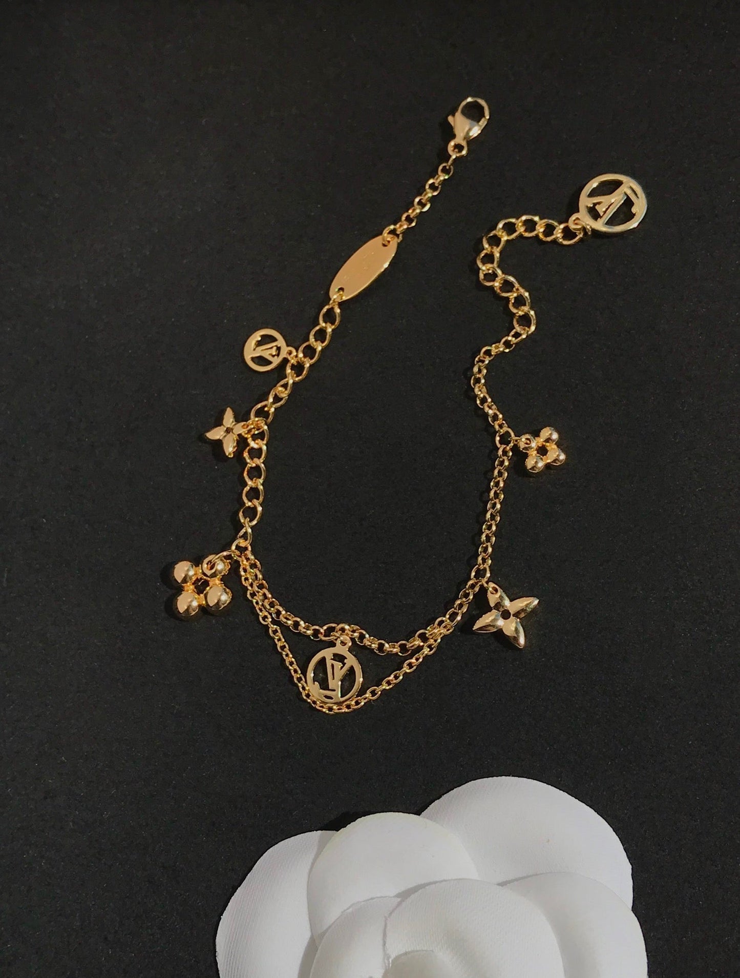 [Bijoux de luxe] Bracelet en nacre rose fleurie