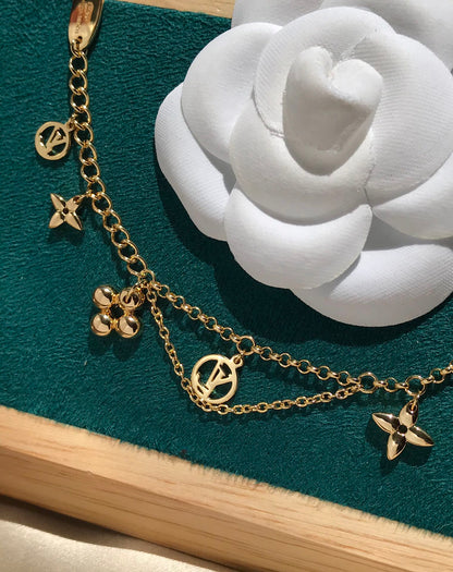 [Bijoux de luxe] Bracelet en nacre rose fleurie