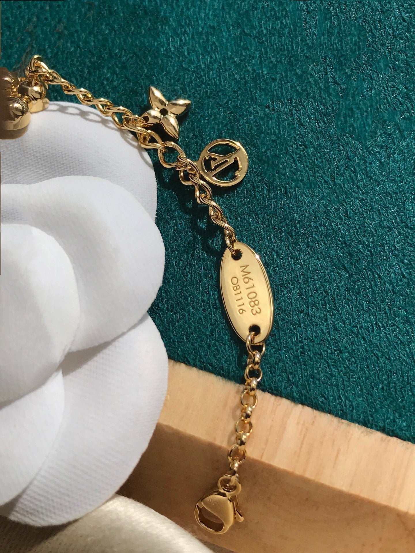 [Bijoux de luxe] Bracelet en nacre rose fleurie