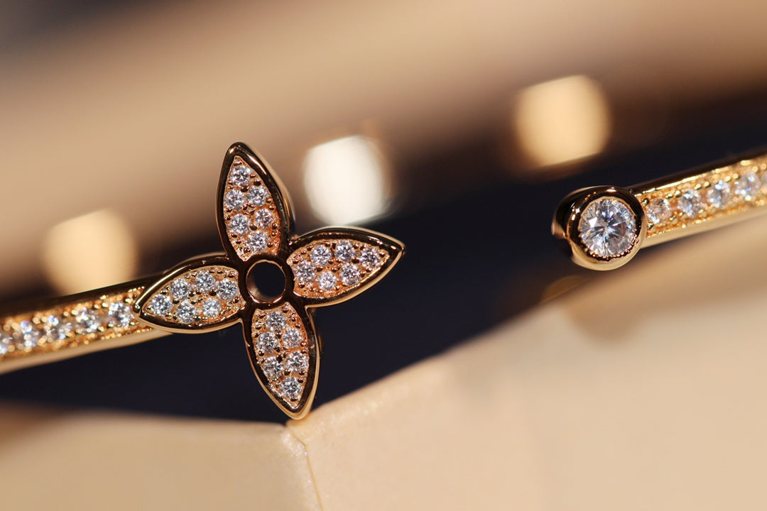 [Bijoux de luxe] Bracelet ouvert IDYLLE en or pavé de diamants
