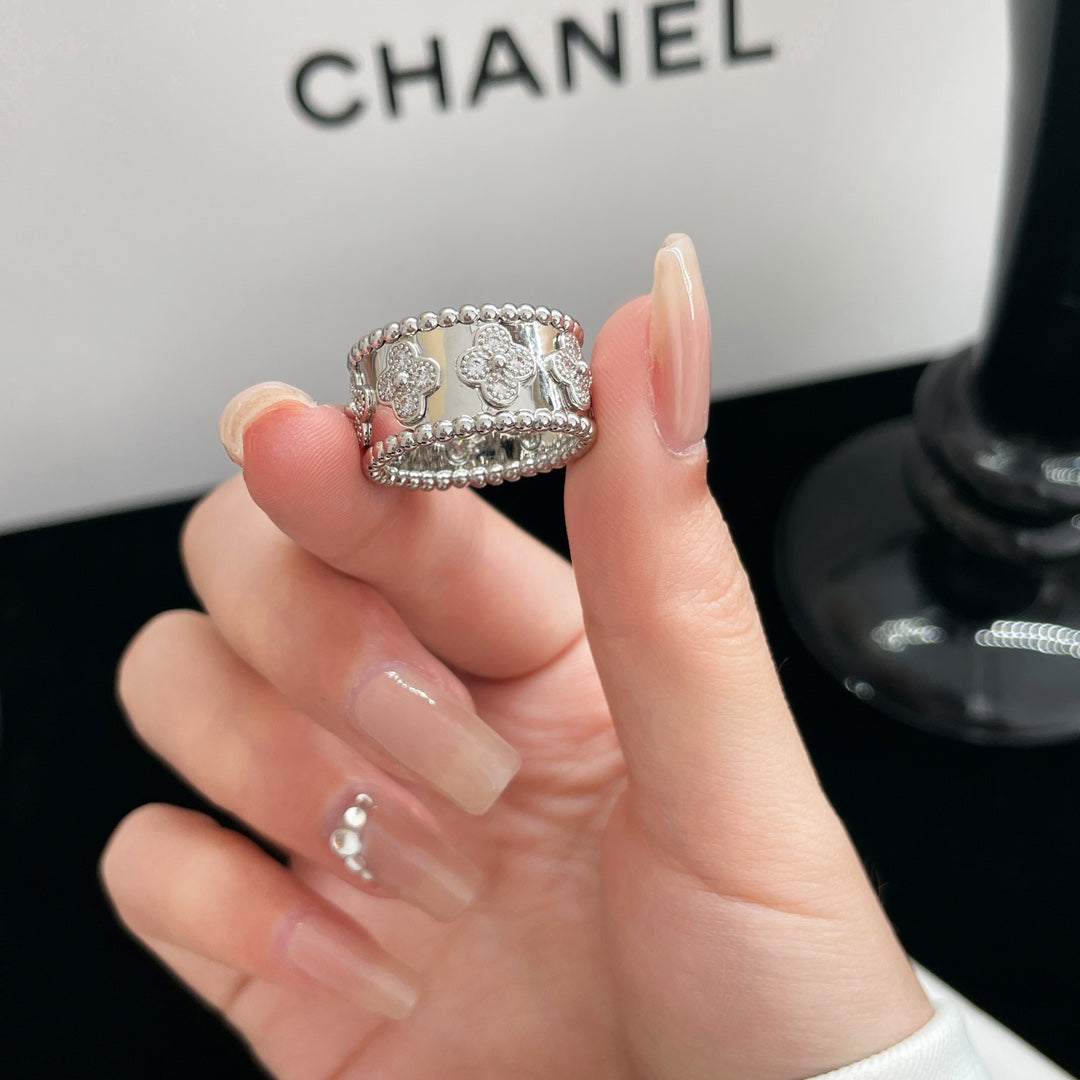 [Bijoux de luxe] GRANDE BAGUE PERLEE DIAMANT 
