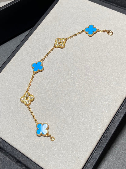 [Bijoux de luxe] BRACELET EN OR ET DIAMANTS À 5 MOTIFS DE TRÉFLE EN CALCÉDOINE BLEUE 