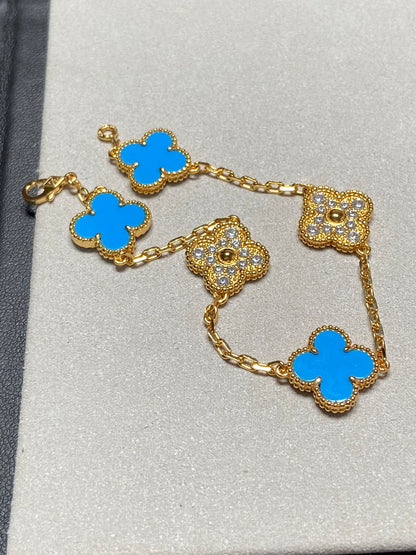 [Bijoux de luxe] BRACELET EN OR ET DIAMANTS À 5 MOTIFS DE TRÉFLE EN CALCÉDOINE BLEUE 