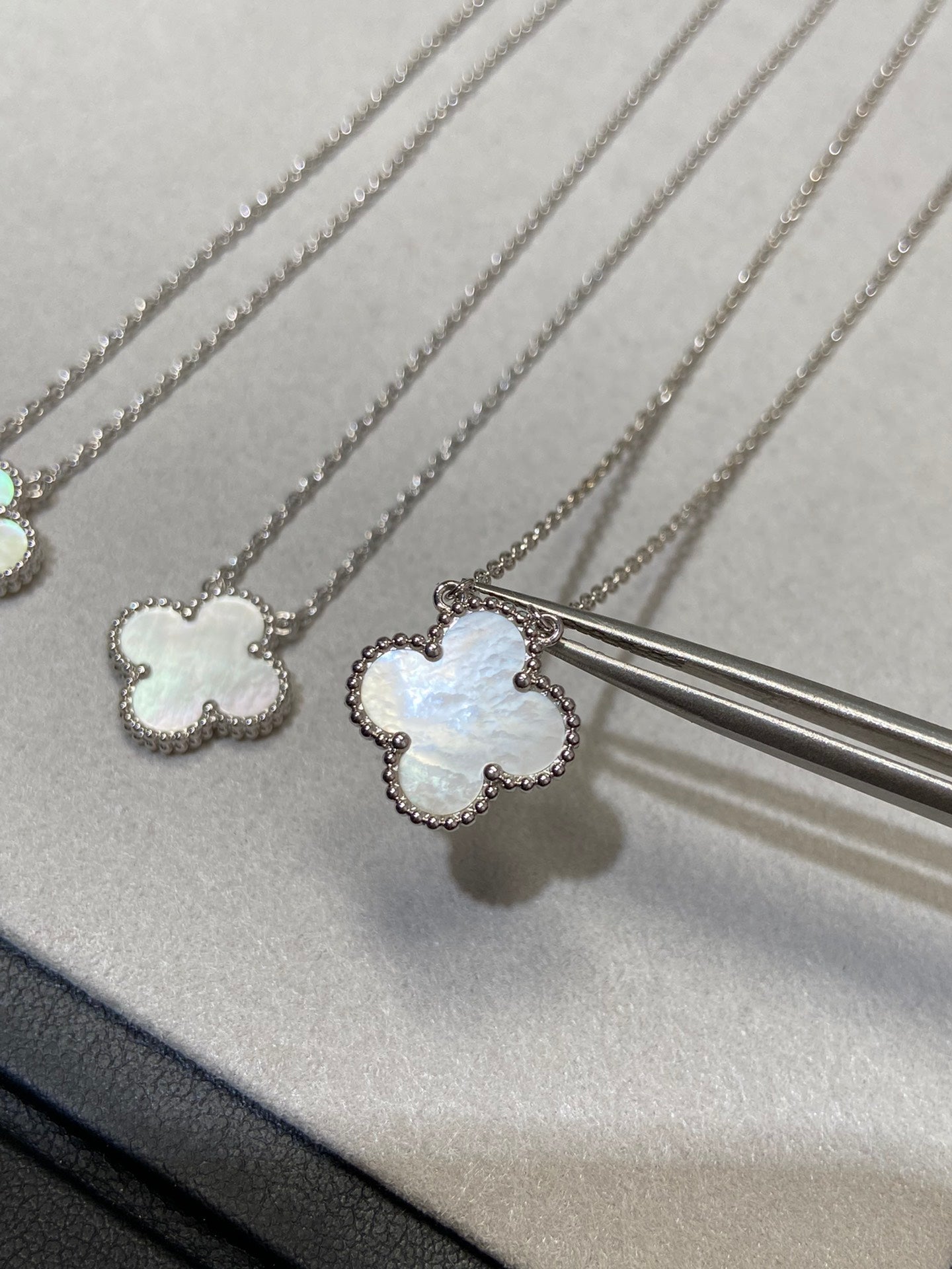[Bijoux de luxe] Collier Clover Medium en argent et nacre blanche 