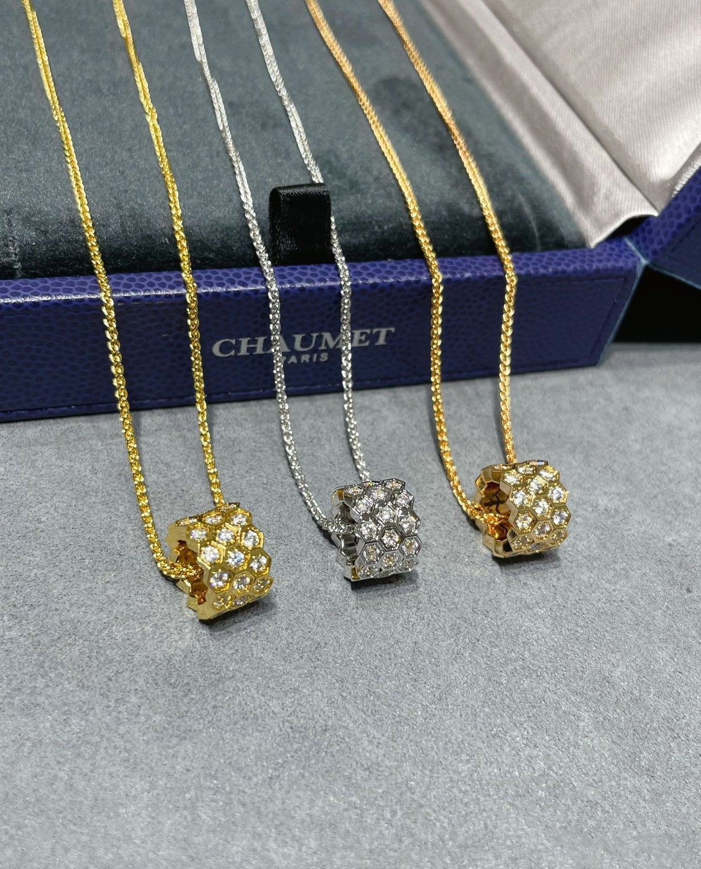 [Luxe Jewelry]BEE LOVE DIAMOND PAVED 3 ROW NECKLACE