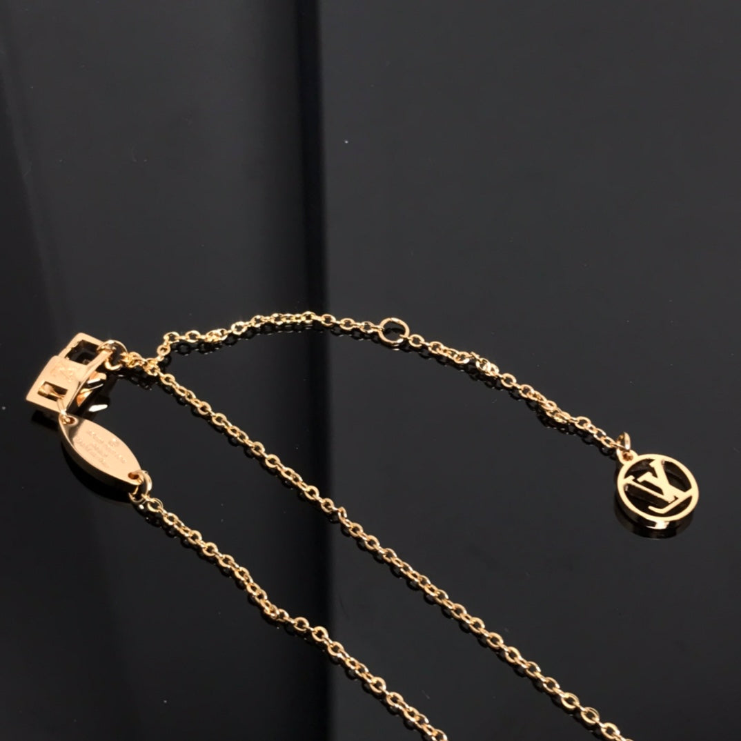 [Bijoux de luxe] COLLIER EN OR ROSE ET NACRE COLOR BLOSSOM