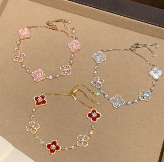 [Bijoux de luxe] Bracelet à 5 motifs en trèfle rose, bleu, rouge et blanc