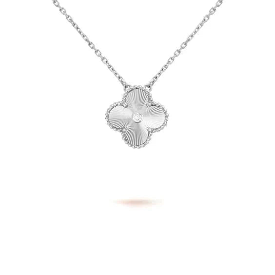 [Luxe Jewelry]CLOVER  15MM DIAMOND LASER NECKLACE SILVER