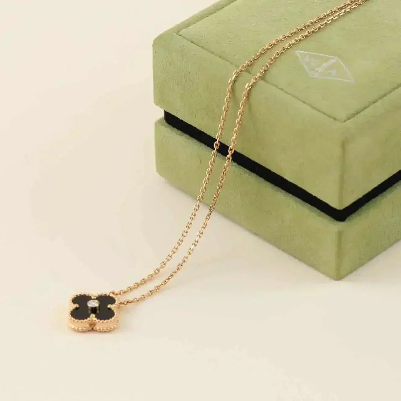 [Luxe Jewelry]CLOVER 15MM DIAMOND ONYX NECKLACE