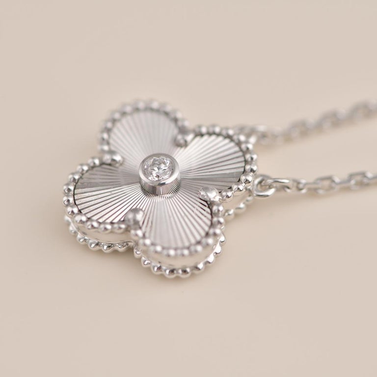 [Luxe Jewelry]CLOVER  15MM DIAMOND LASER NECKLACE SILVER