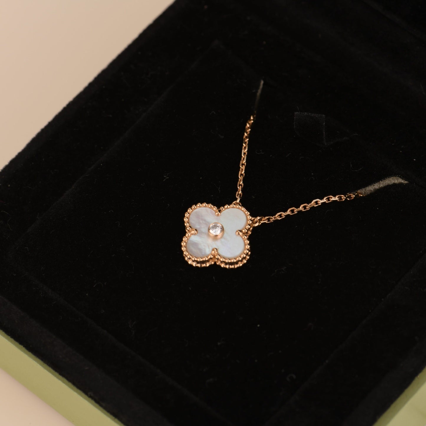 [Luxe Jewelry]CLOVER 15MM DIAMOND WHITE FRITILLARIA NECKLACE