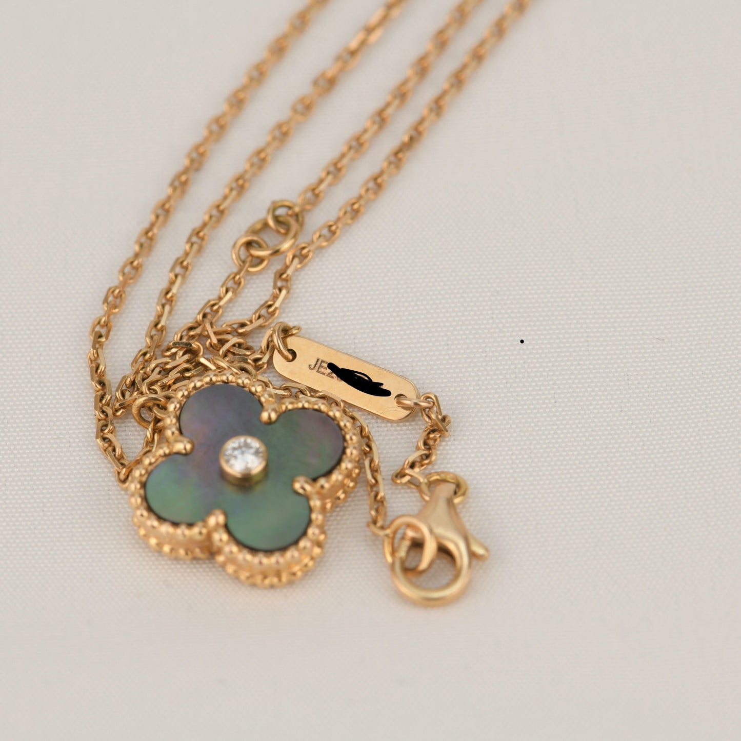 [Bijoux de luxe] Collier Clover 15 mm en diamants et nacre grise