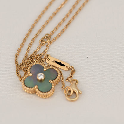 [Bijoux de luxe] Collier Clover 15 mm en diamants et nacre grise