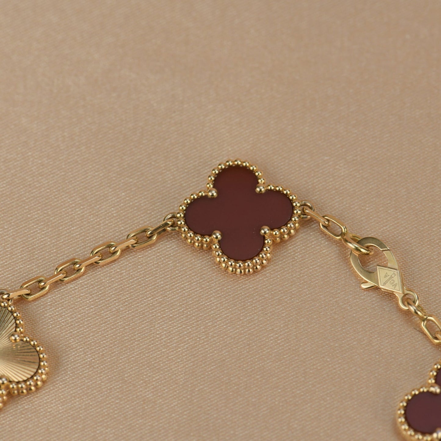 [Bijoux de luxe] BRACELET EN OR CORNALINE 5 MOTIFS TRÈFLE 