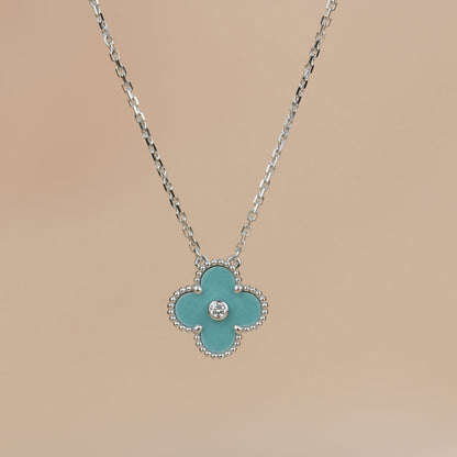 [Bijoux de luxe] Collier en porcelaine argentée avec diamants et trèfle de 15 mm