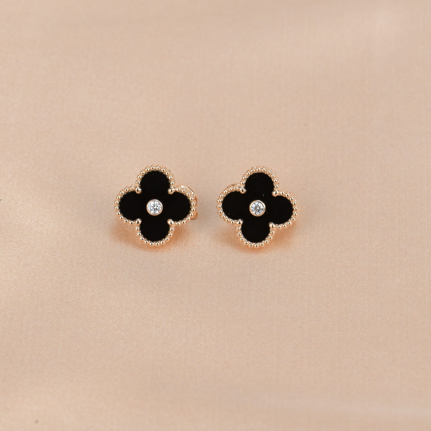 [Luxe Jewelry]CLOVER MEDIUM 1 MOTIFS ONYX DIAMOND EARRINGS