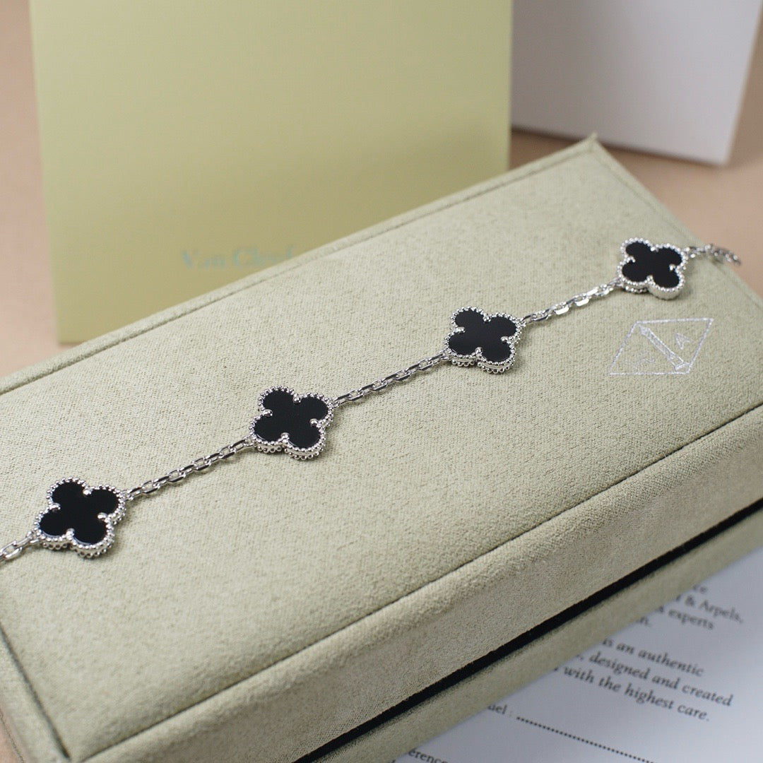[Luxe Jewelry]CLOVER 5 MOTIF ONYXS  BRACELET SILVER