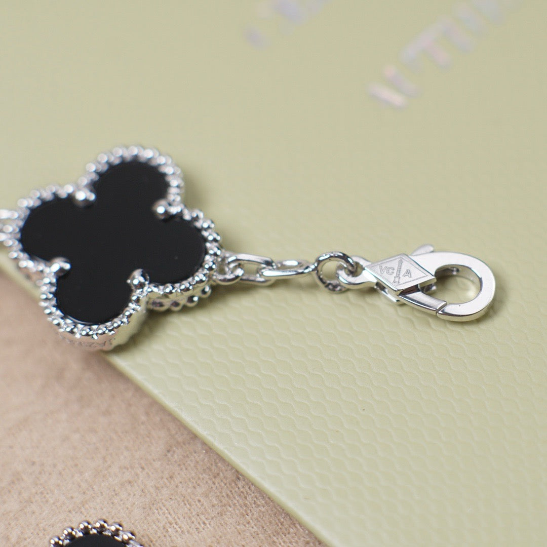 [Luxe Jewelry]CLOVER 5 MOTIF ONYXS  BRACELET SILVER