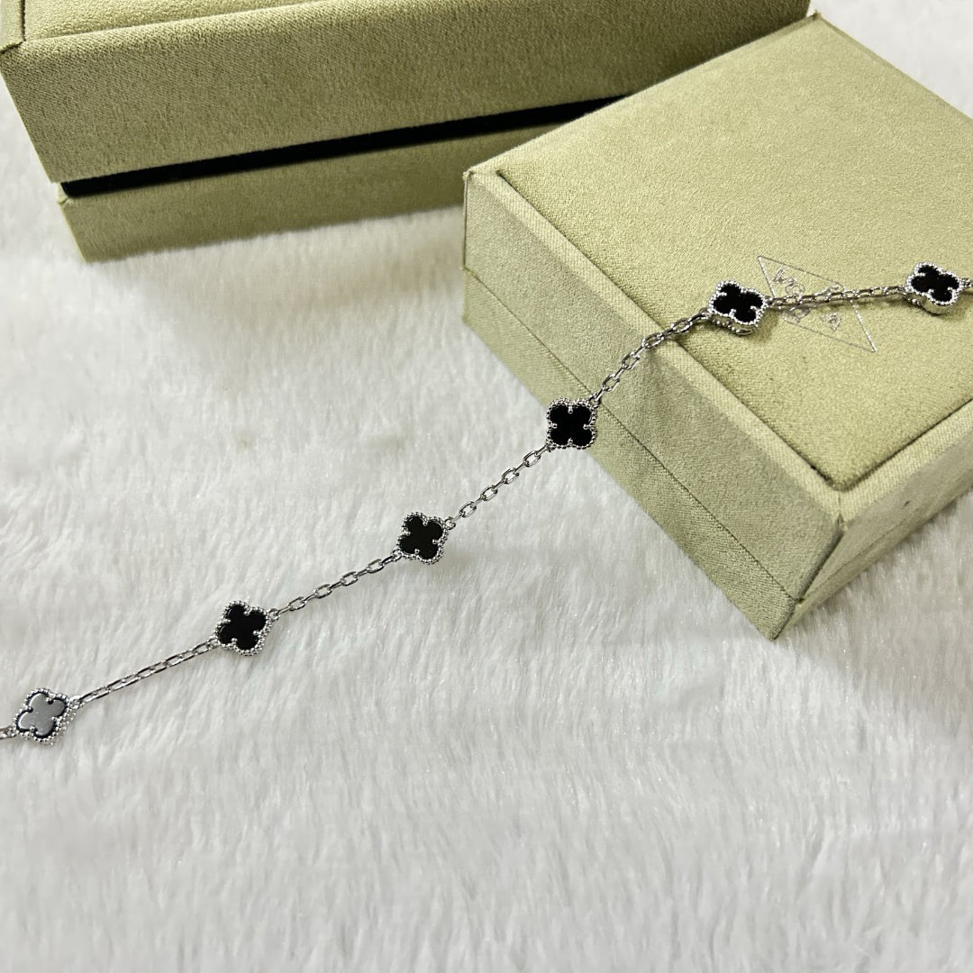 [Bijoux de luxe] Bracelet en onyx à six motifs de trèfle
