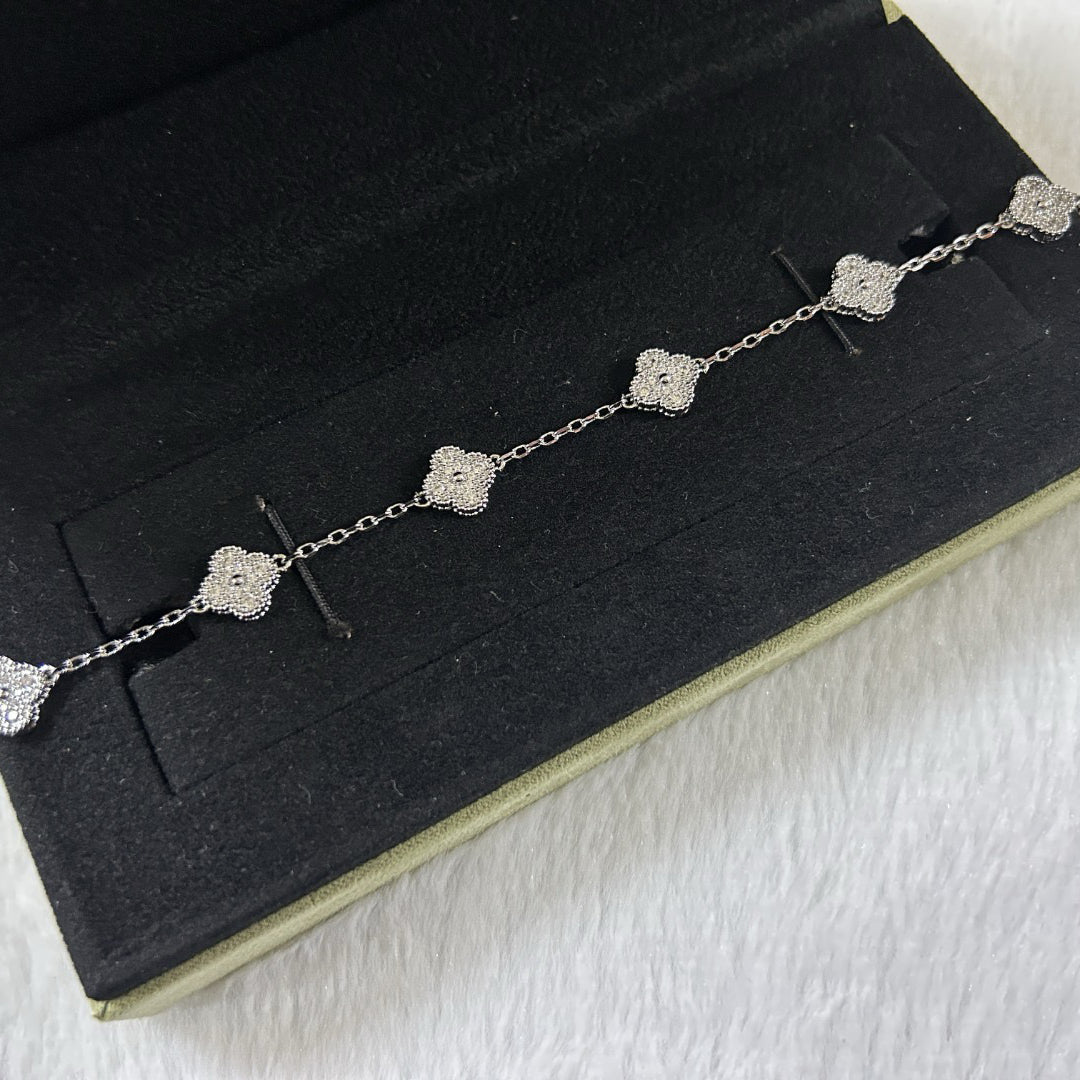 [Bijoux de luxe] Bracelet diamant à 6 motifs de trèfle