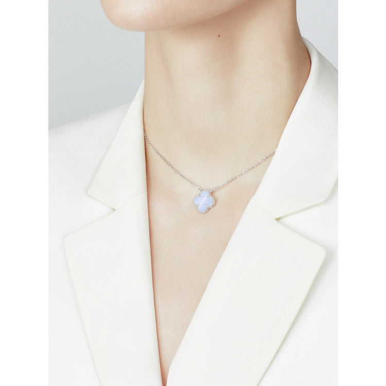 [Bijoux de luxe] Collier en calcédoine bleue Clover 15 mm en argent