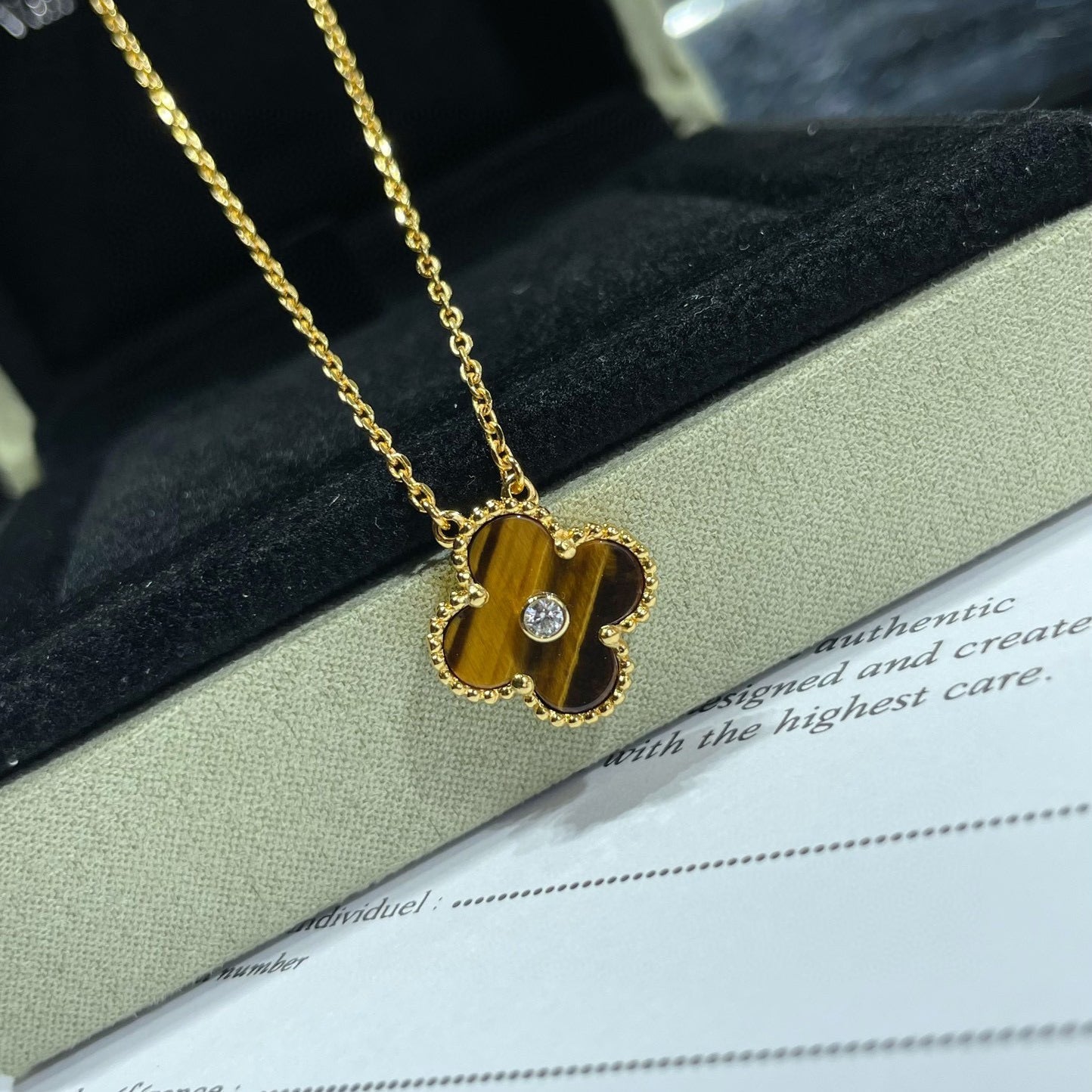 [Bijoux de luxe] Collier CLOVER 15 MM DIAMANT ET AGATE ŒIL DE TIGRE JAUNE
