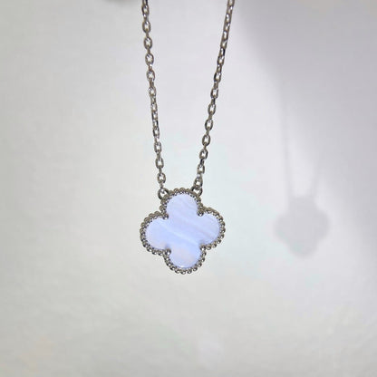 [Bijoux de luxe] Collier en calcédoine bleue Clover 15 mm en argent