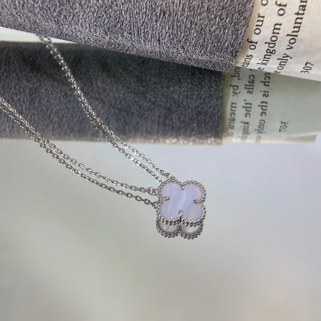 [Bijoux de luxe] Collier en calcédoine bleue Clover 15 mm en argent