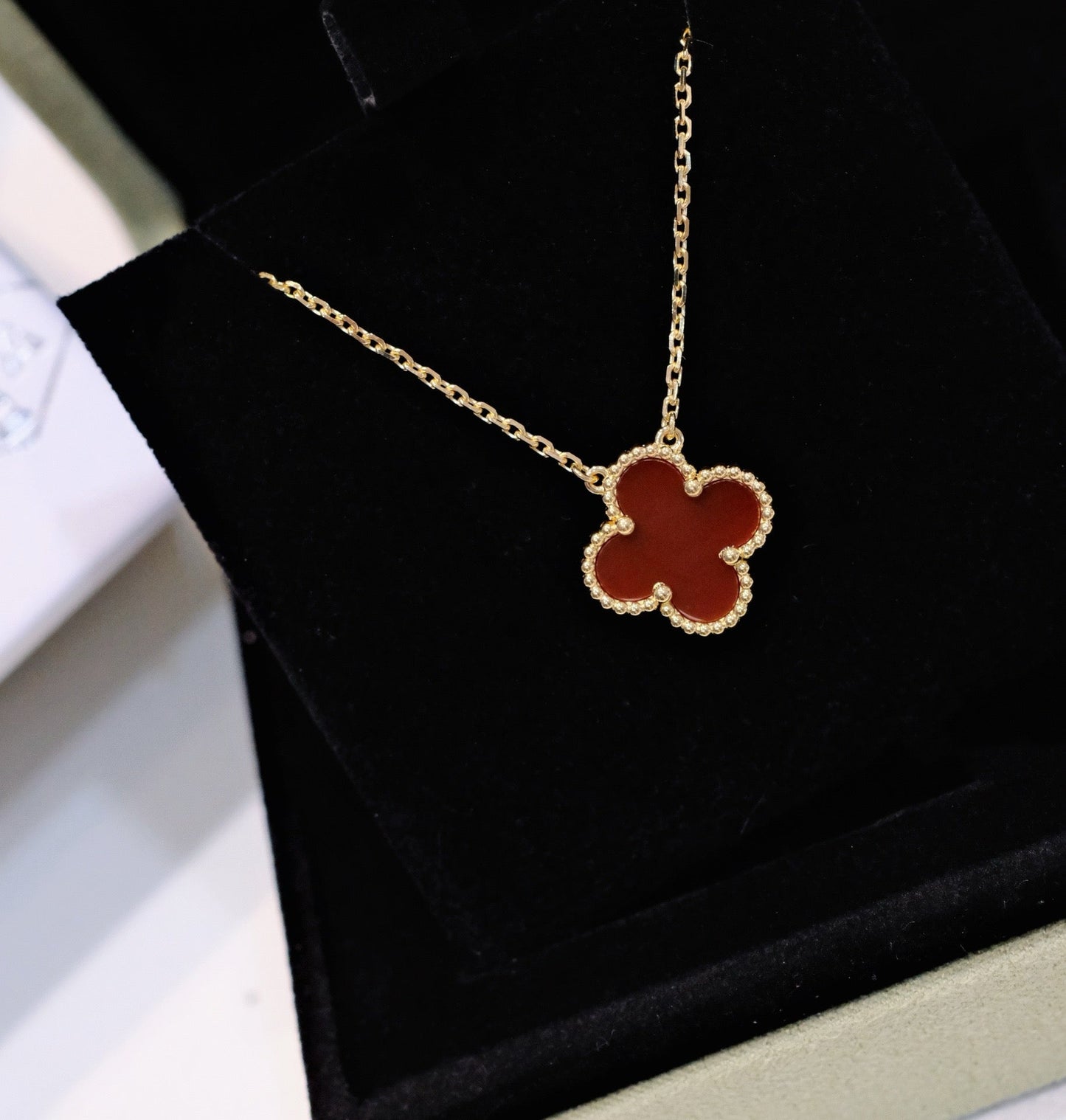 [Bijoux de luxe] Collier à fleur unique en cornaline 15 mm