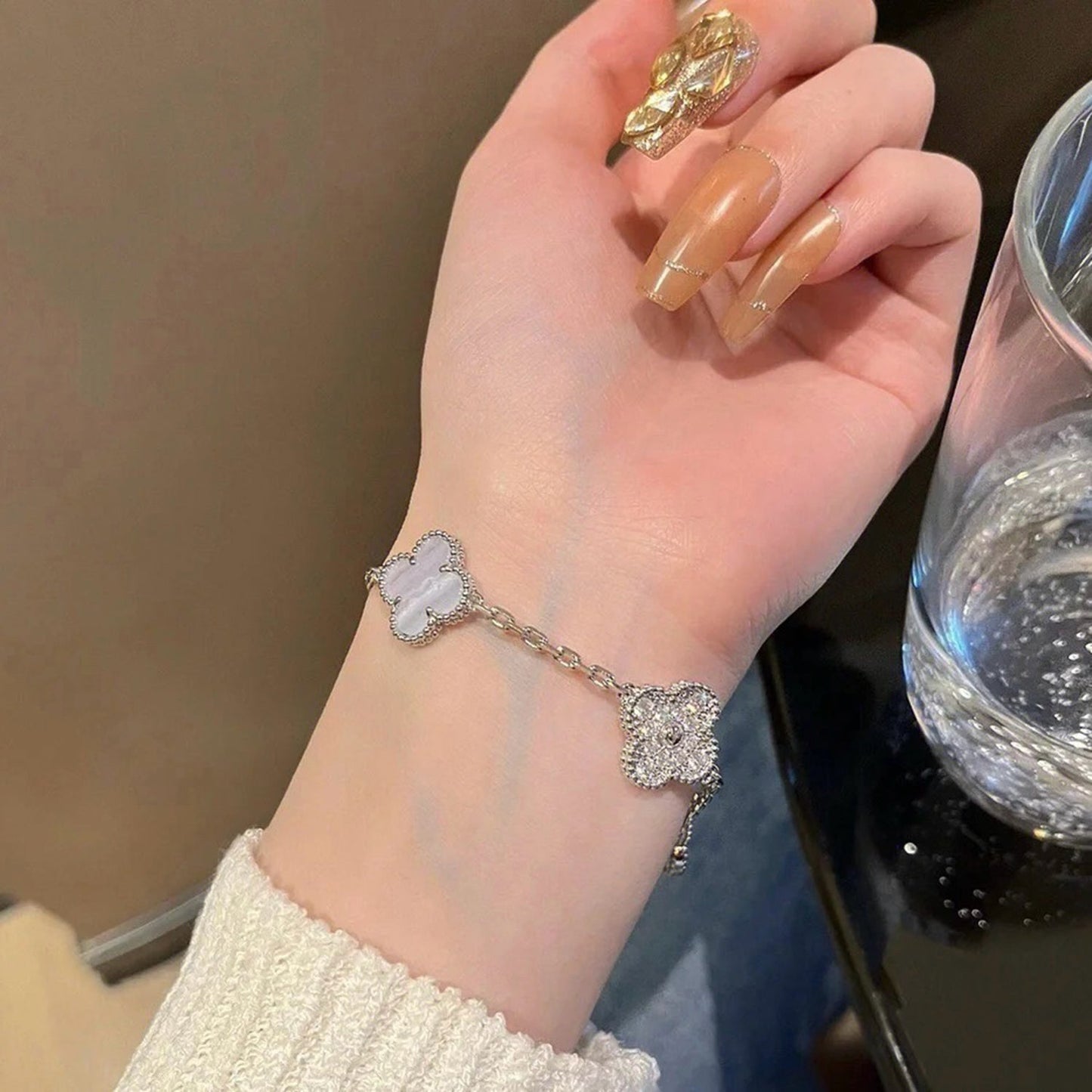 [Bijoux de luxe] Bracelet en argent avec calcédoine violette et diamants à 5 motifs 