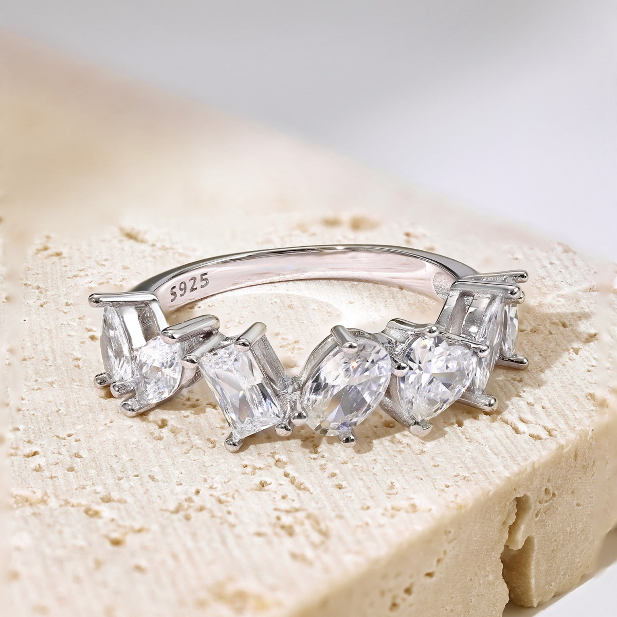 [Luxe Jewelry]Delicate Multi Cut Ring
