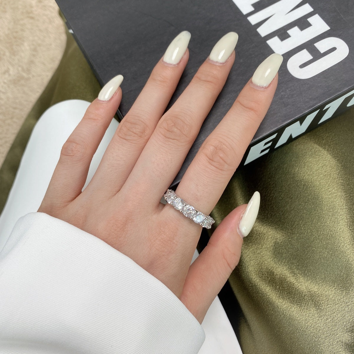 [Luxe Jewelry]Gorgeous Round Cut Tennis Ring